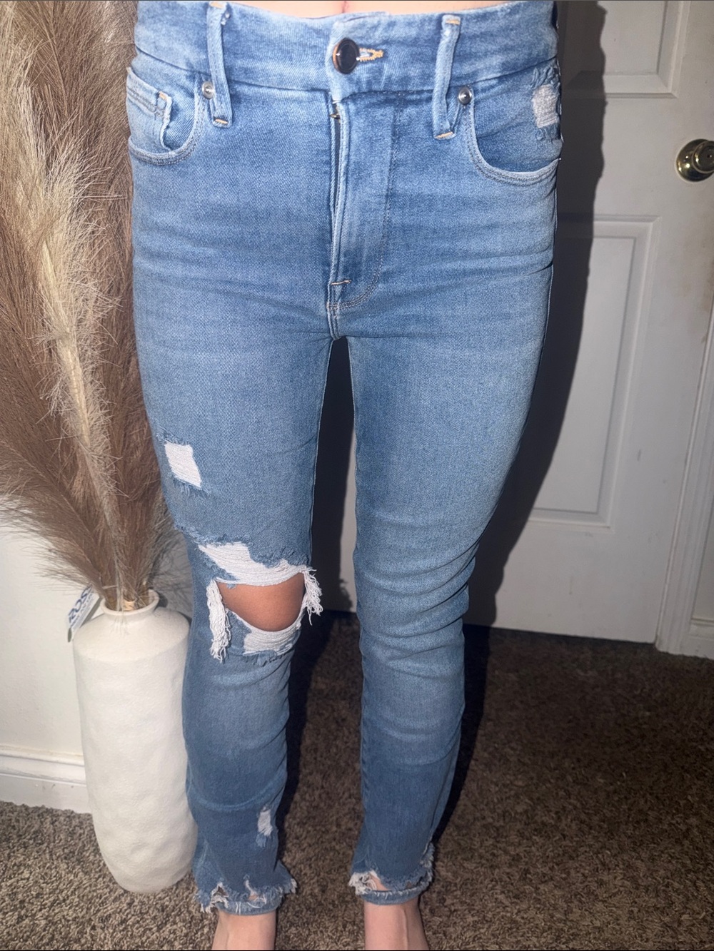 Good American, preowed High-Rise Distressed Women’s Jeans - Light Blue